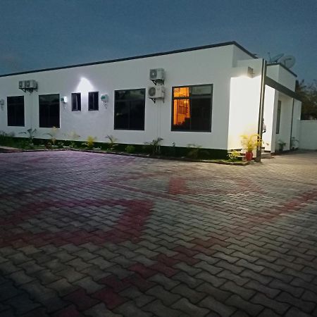 Chibuba Airport Accommodation Daressalam Exterior foto