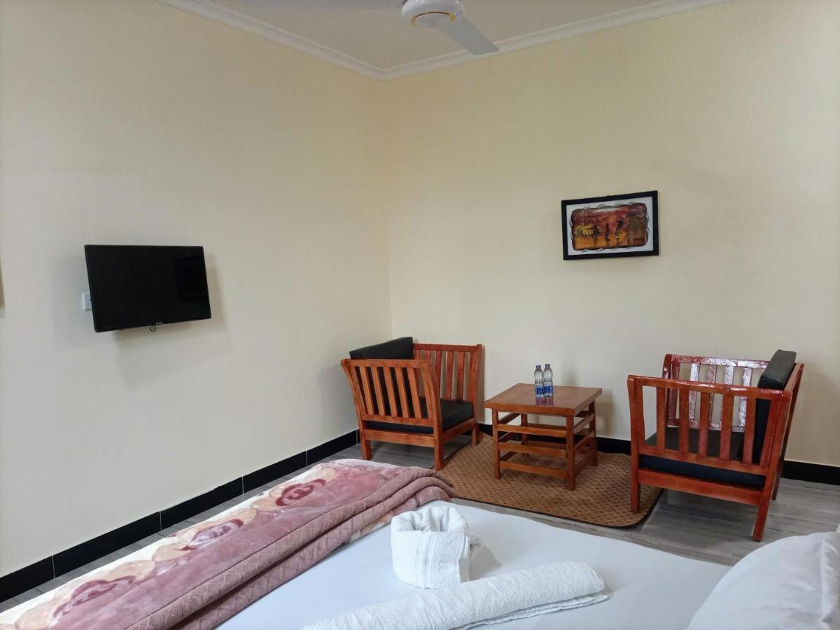 Chibuba Airport Accommodation Daressalam Exterior foto