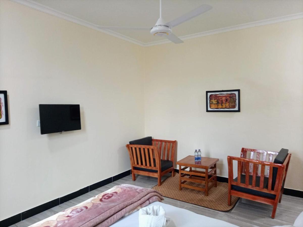 Chibuba Airport Accommodation Daressalam Exterior foto
