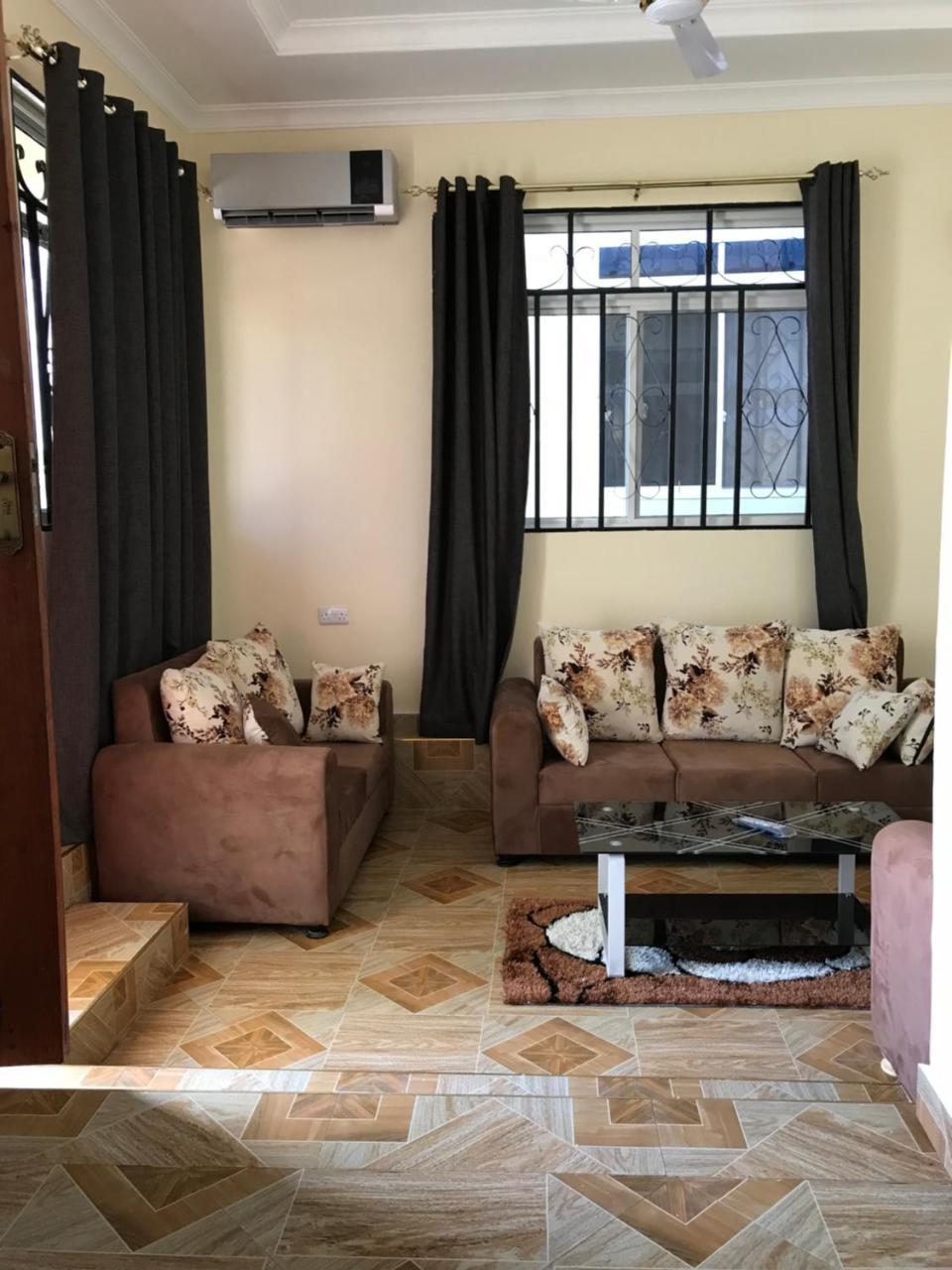 Chibuba Airport Accommodation Daressalam Exterior foto