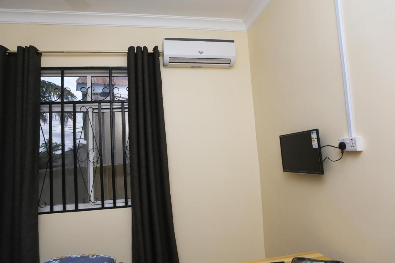 Chibuba Airport Accommodation Daressalam Exterior foto